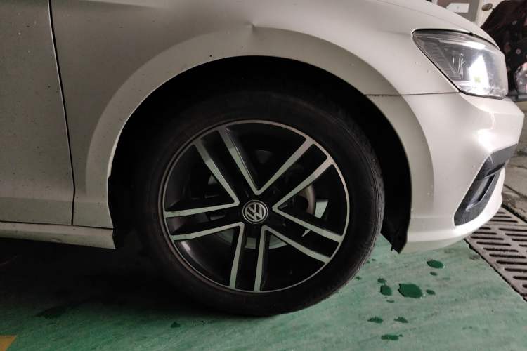 Used Volkswagen Lamando 2021 280TSI DSG Comfort Edition Right Front Wheel Hub