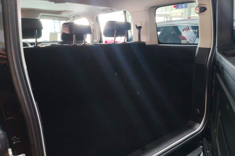 Used Tank 300 2023 City Edition 2.0T—Stylish as Ever Trunk