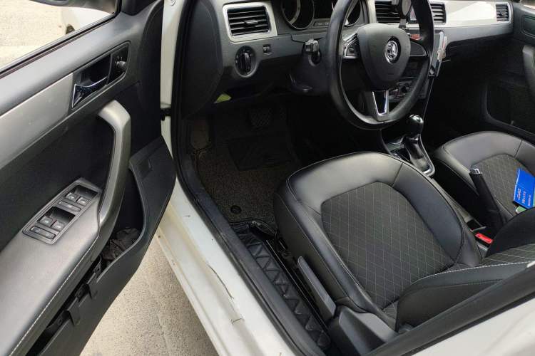 Used Skoda Rapid Spaceback 2018 1.6L Automatic Comfort Edition