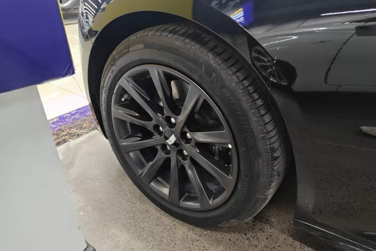 Used Cadillac CT5 2023 28T Prestige Model Left Front Wheel Hub