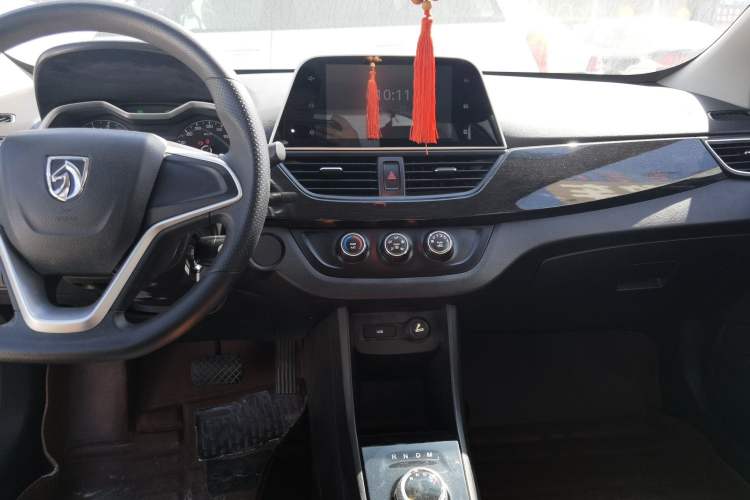 Used Baojun 310 2017 1.5L Automatic Fashion Model Audio And AC Panel