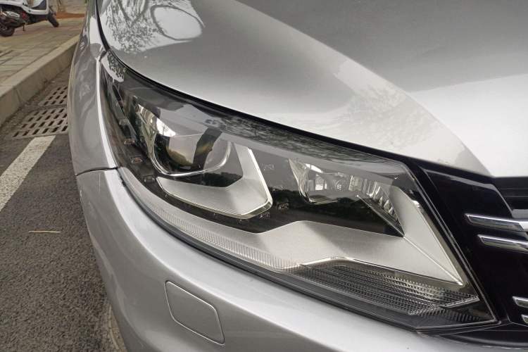 Used Volkswagen Tiguan 2013 2.0 TSI Automatic All-Wheel-Drive Flagship Edition
