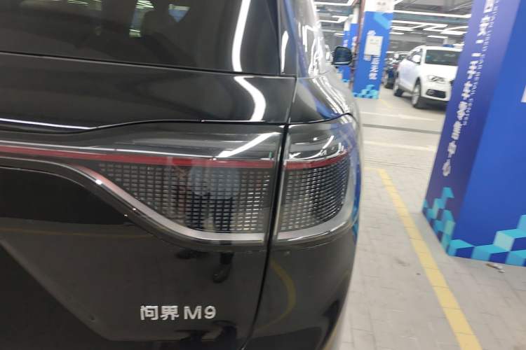 Used Hima AITO M9 2024 Range-Extended Ultra Version 42 kWh 6-Seater Model Right Rear Taillight