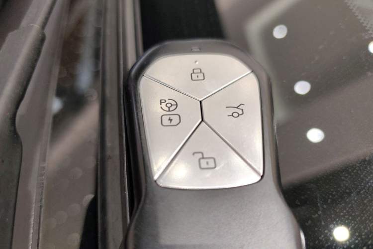 Used XPeng G9 2022 702 Pro Vehicle Key