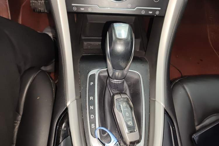 Used Ford Mondeo 2013 2.0L GTDi 200 Fashion Edition Gear Lever