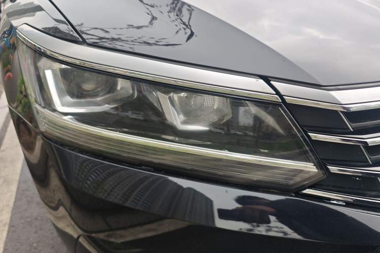 Used Volkswagen Passat 2017 330TSI DSG Luxury Edition Right Front Headlight