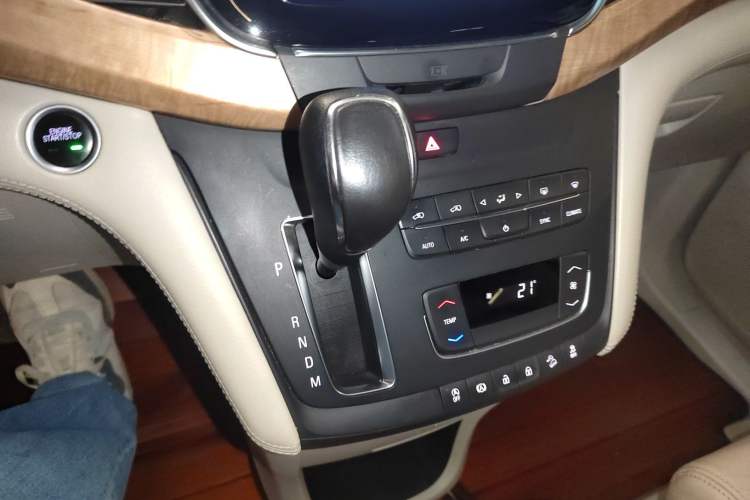 Used Buick GL8 2018 ES 28T Comfort Model China VI Standard Gear Lever