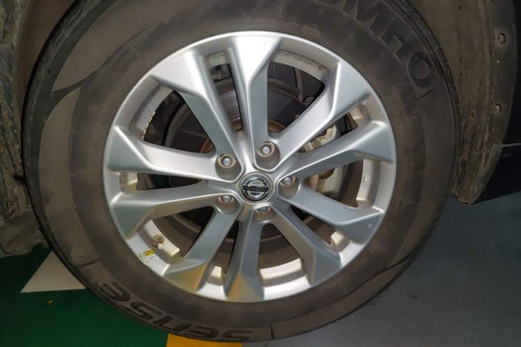 Used Nissan X-Trail 2015 2.0L CVT Comfort MAX Edition 2WD Right Front Wheel Hub