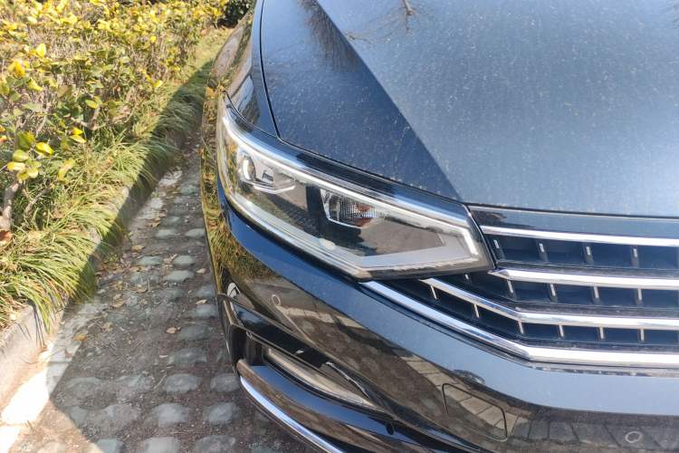 Used Volkswagen Magotan 2023 2 Million Units Limited-Edition 280TSI DSG Comfort Version Right Front Headlight