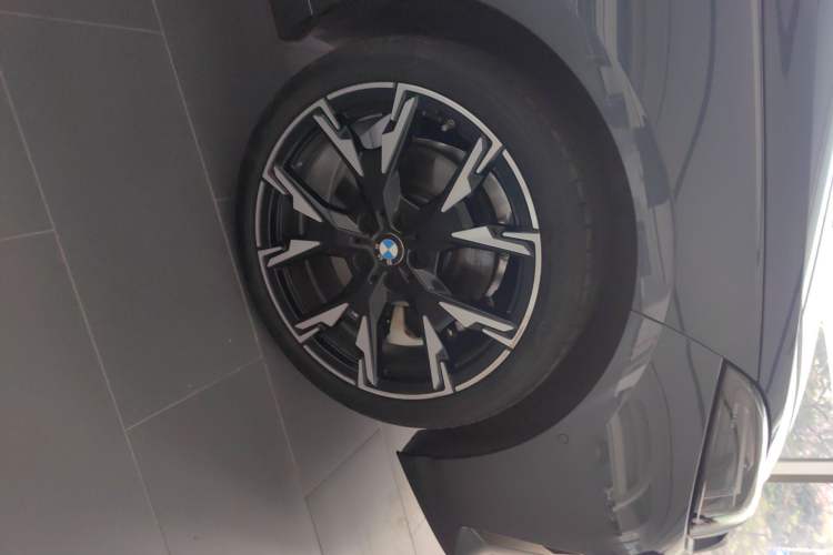 Used BMW 2 Series 2025 225L M Sport Night Edition Package Right Front Wheel Hub