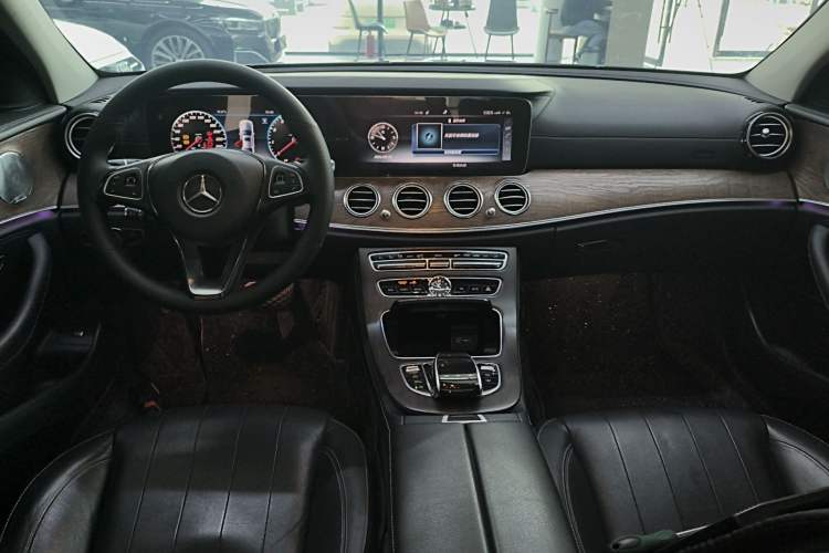 Used Mercedes-Benz E-Class 2017 E 320 L 4MATIC Center Console
