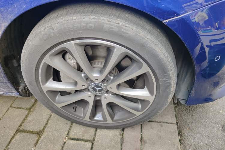 Used Mercedes-Benz E-Class 2018 E 300 L Luxury Model Right Front Wheel Hub