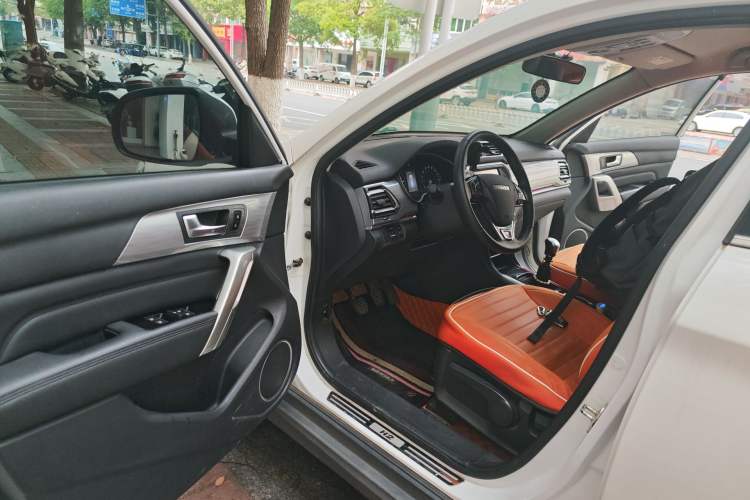 Used Haval H2 2016 Red Label 1.5T Manual Two-Wheel Drive Urban Edition
