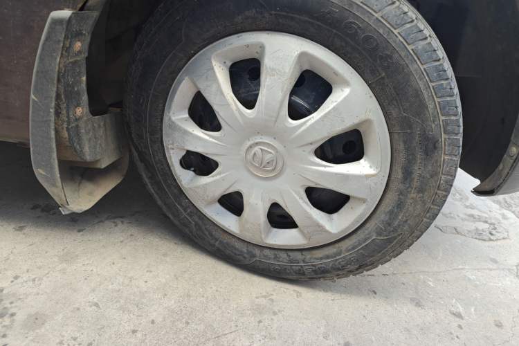 Used BAIC Weiwang M20 2014 1.5L practical type BJ415A Right Front Wheel Hub