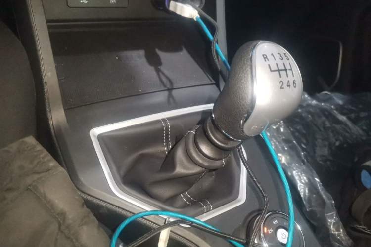 Used Sinotruk BOLDEN 2024 Commercial 2.0T Manual Diesel 4x4 Long Wheelbase Youth Edition