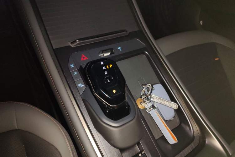 Used Ford Edge 2023 Ford Explorer L 2.0T EcoBoost Four-Wheel Drive 7-Seater Supreme Model Gear Lever