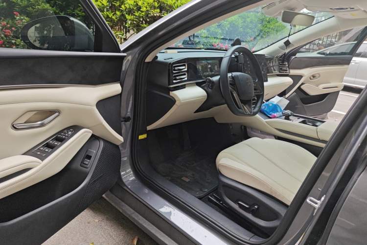 Used BYD Qin L 2024 DM-i 120KM Beyond Model Driver Seat