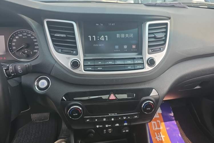 Used Hyundai Tucson 2015 1.6T Dual-Clutch Two-Wheel-Drive Smart Model Audio And AC Panel