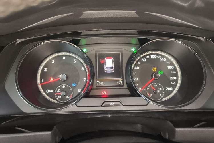 Used Volkswagen Tiguan L 2019 330TSI Automatic Two-Wheel Drive Smart Luxury Version China V Emission Standard
