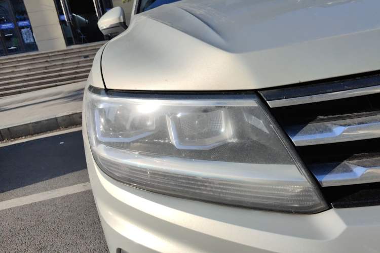 Used Volkswagen Tiguan L 2018 330TSI Automatic Two-Wheel Drive Luxury Edition Right Front Headlight