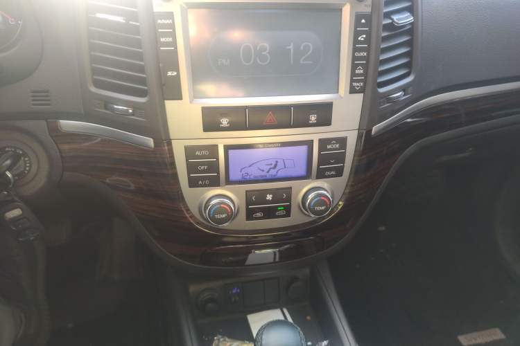 Used Hyundai Santa Fe Classic 2012 2.4 Luxury Edition 7-Seater Four-Wheel Drive
