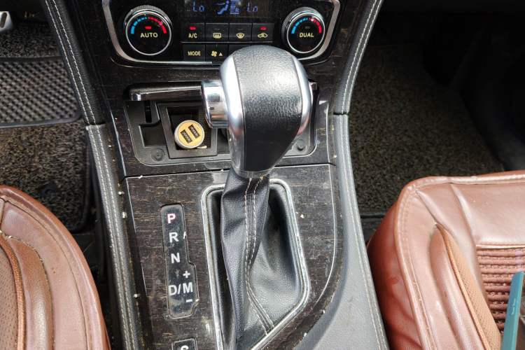 Used Zotye T600 2016 2.0T DCT Prestige Edition Gear Lever