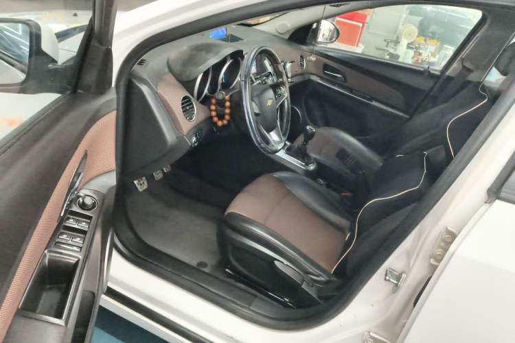 Used Chevrolet Cruze 2013 Hatchback 1.6L Manual Luxury Model