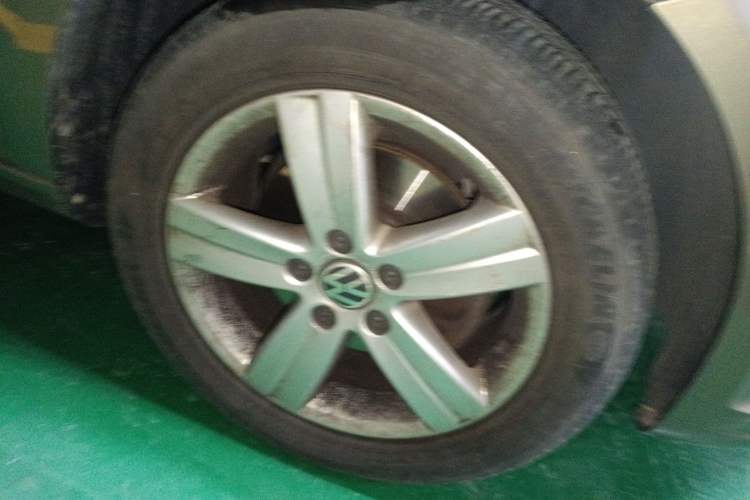 Used Volkswagen Touran 2015 1.4T DSG Comfort Edition 5 Seats Right Front Wheel Hub