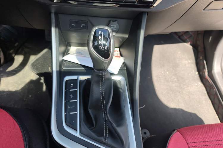 Used Geely Auto Vision X3 2019 Upgraded Model 1.5L CVT Prestige Version Gear Lever