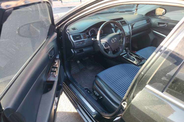 Used Toyota Camry 2016 2.0G 10th Anniversary Leading Edition
