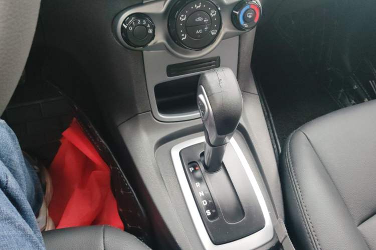 Used Ford Fiesta 2013 Hatchback 1.5L Automatic Fashion Edition