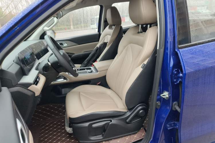 Used Changan Hunter 2024 Knight Edition Flagship Model Dual-Motor All-Wheel Drive Standard Box