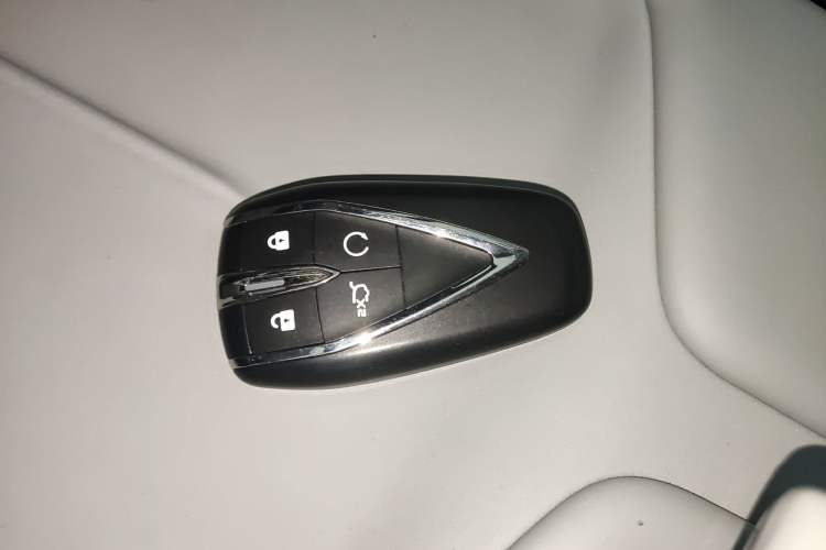 Used Changan UNI-Z New Energy 2024 Blue Whale Smart Electric iDD 125km Beyond Edition
