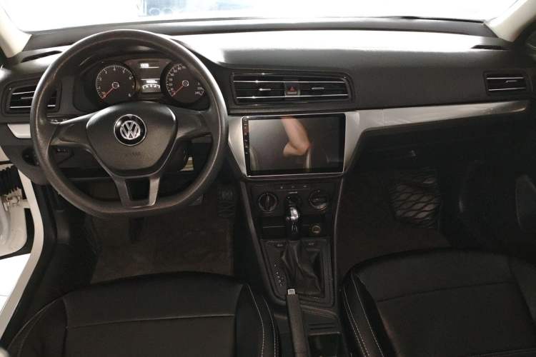 Used Volkswagen Lavida 2019 Lavida Start 1.5L Automatic Trendy Version China VI Standard Center Console