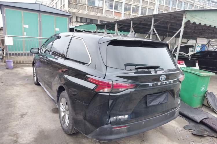 Used Toyota Sienna 2023 2.5L Hybrid Comfort Edition