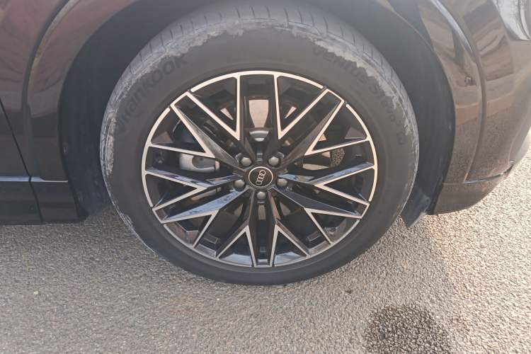 Used Audi Q5 e-tron 2023 40 e-tron Starry Edition Mecha Kit
