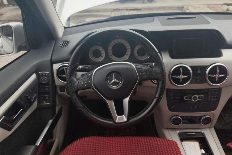 Used Mercedes-Benz GLK-Class 2013 GLK 300 4MATIC Fashion Model Steering Wheel