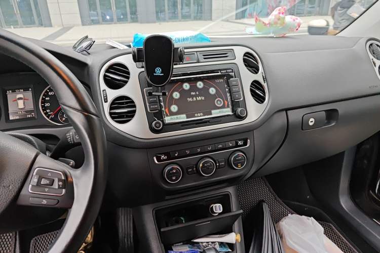 Used Volkswagen Tiguan 2013 1.8TSI Automatic Two-Wheel Drive Luxury Model Audio And AC Panel