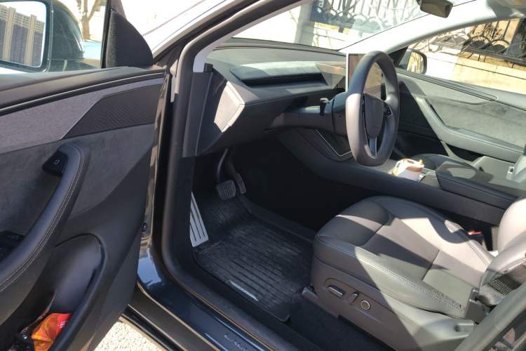 Used Tesla Model Y 2025 Long-Range All-Wheel Drive First Edition
