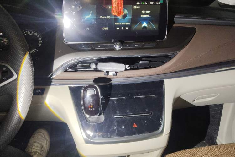 Used Buick GL8 2023 Land Executive Class Smart Enjoyment Model Audio And AC Panel