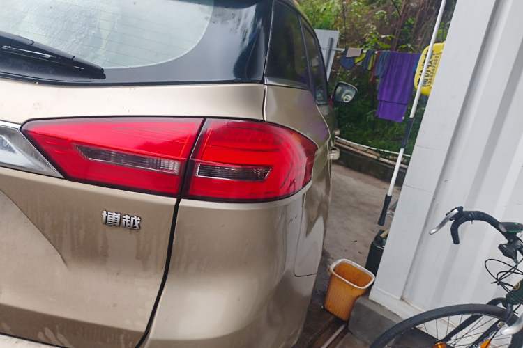 Used Geely Auto Emgrand X7 Sport 2016 1.8TD Automatic Smart Model Right Rear Taillight