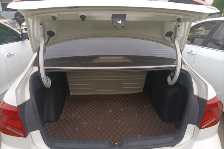 Used Volkswagen Jetta 2017 1.5L Automatic Fashion Model Trunk