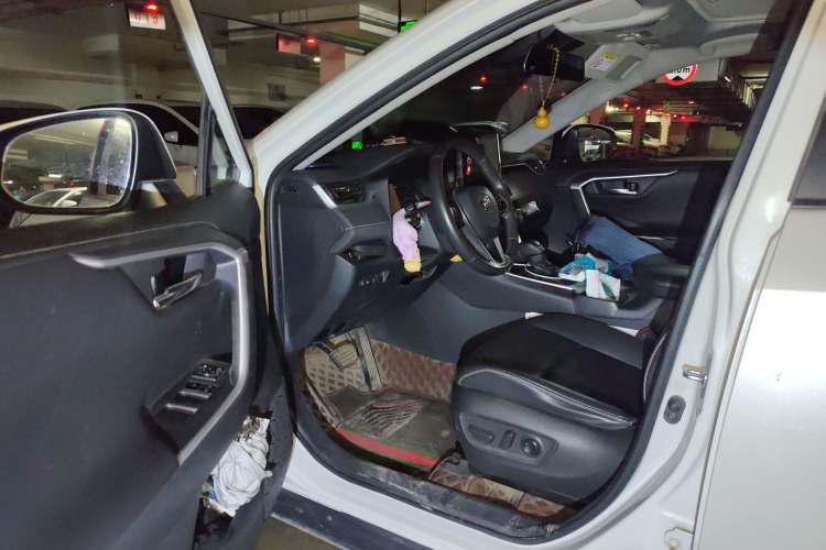 Used Toyota RAV4 2021 2.0L CVT Two-Wheel Drive Fashion PLUS Edition