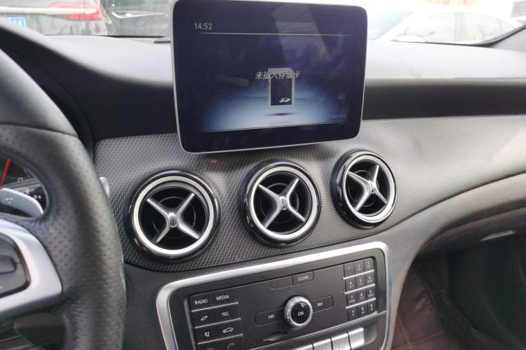 Used Mercedes-Benz GLA 2019 GLA 200 Dynamic Edition Audio And AC Panel