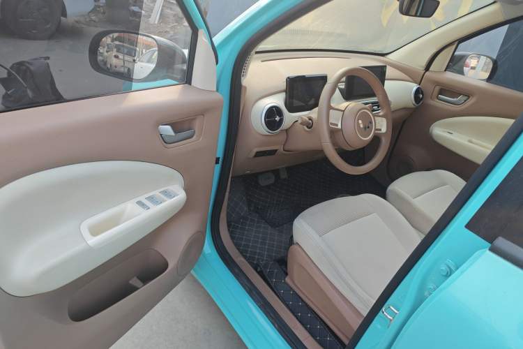 Used Wuling Hongguang MINIEV 2025 Four-Door Version Premium Edition Driver Seat