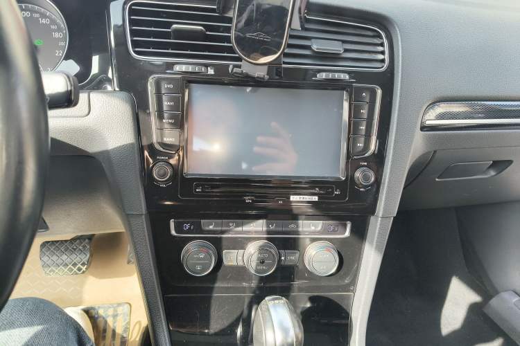 Used Volkswagen Golf 2015 1.4TSI Automatic Flagship Model
