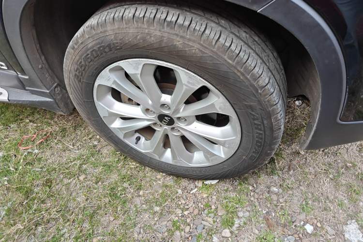 Used Kia Sorento 2013 2.4L 7-Seater Gasoline Comfort Version China IV Standard Right Front Wheel Hub