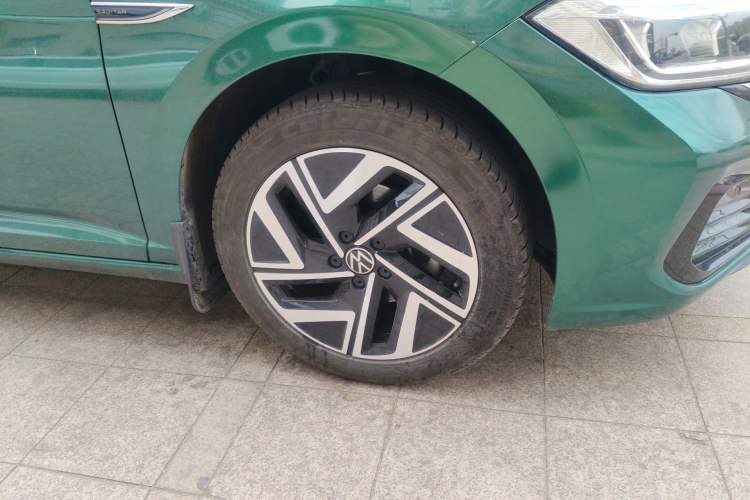 Used Volkswagen Sagitar 2023 300TSI DSG Excellence Edition Right Front Wheel Hub