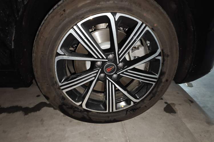 Used Hongqi H5 PHEV 2025 170 Super Hybrid Version Right Front Wheel Hub