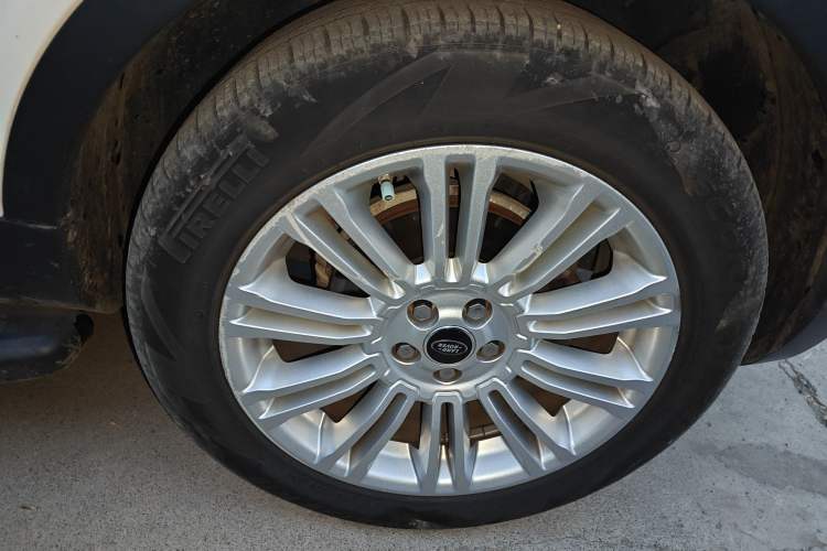 Used Land Rover Range Evoque 2013 2.0T 5-Door YAOZHI Edition Right Front Wheel Hub